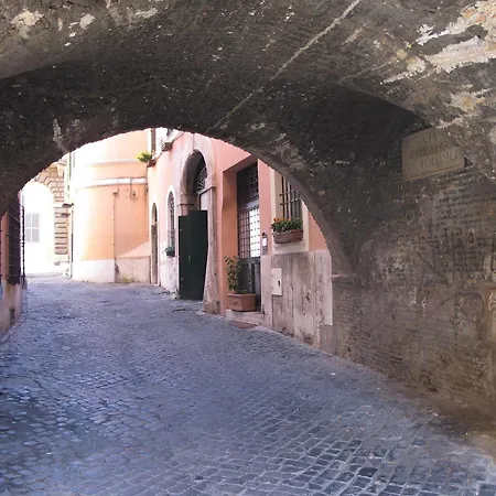 Arco Dei Tolomei 2*