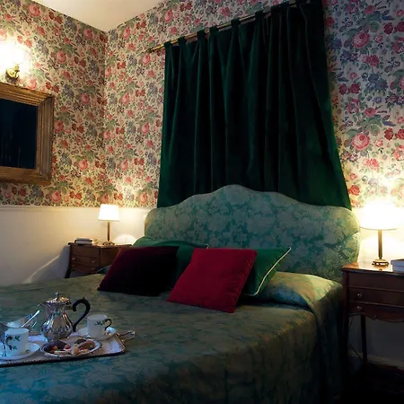Arco Dei Tolomei Bed & Breakfast Rome